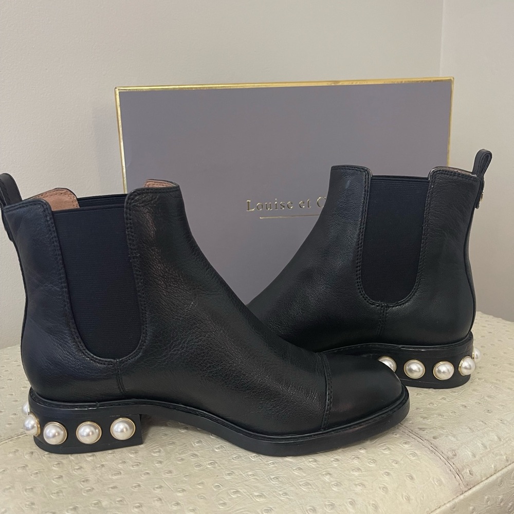 VINCE CAMUTO: Louis eat Cie, Vinn Faux Pearl Chelsea Ankle Boot